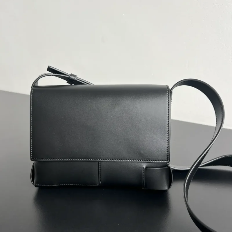 New BV Angolo Flap Crossbody Bag (Black) – Dimensions: 21 x 15 x 4 cm