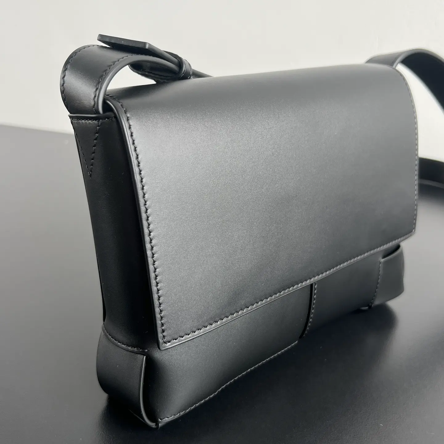 New BV Angolo Flap Crossbody Bag (Black) – Dimensions: 21 x 15 x 4 cm8
