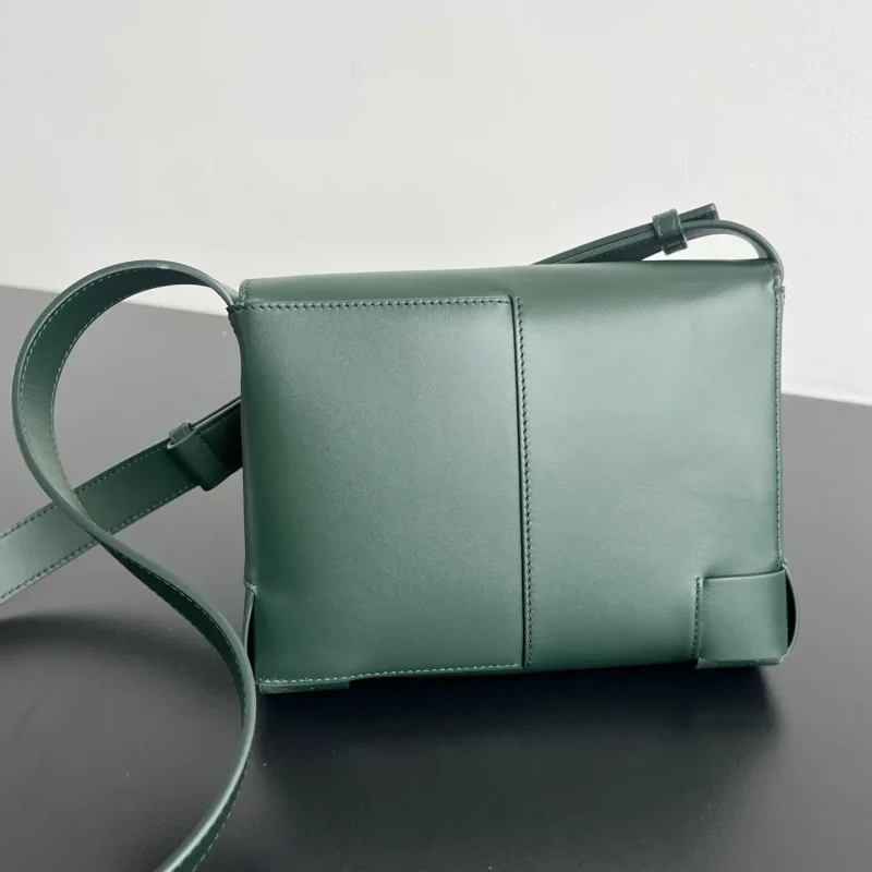 New BV Angolo Flap Crossbody Bag – Dimensions: 21 x 15 x 4 cm