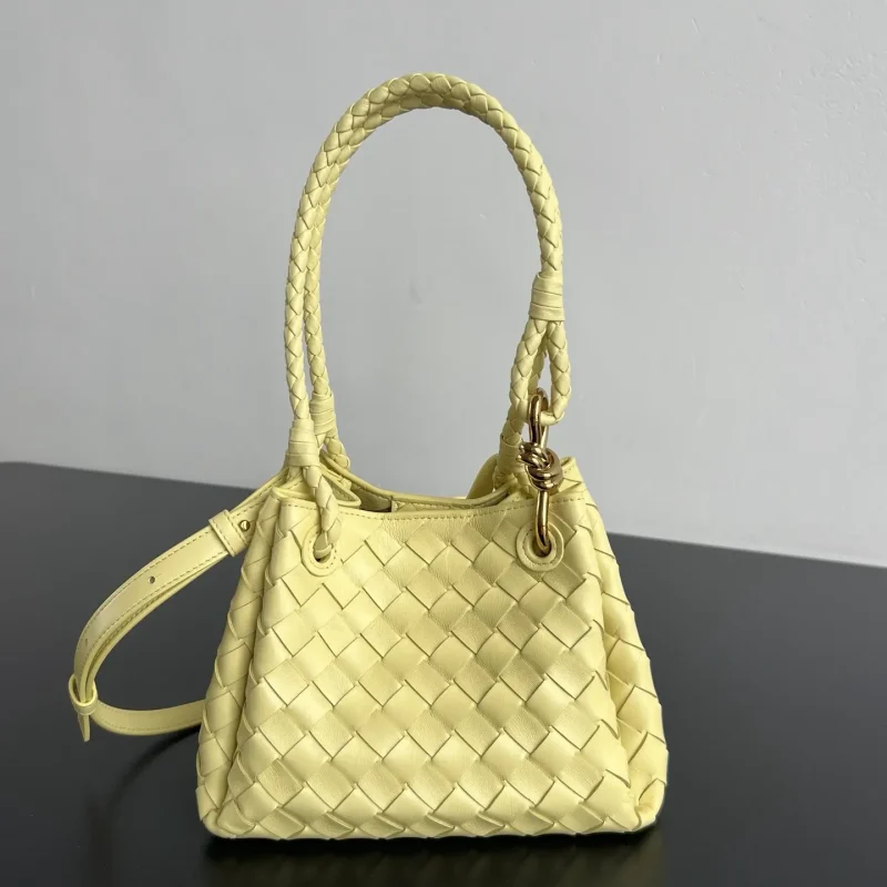 New BV Intrecciato woven leather shoulder bag – Size: 21 x 17 x 16.5 cm