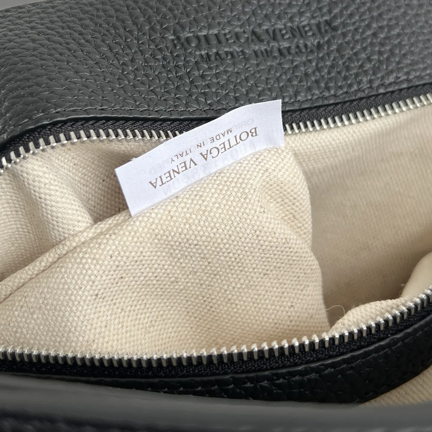 New BV Men's Grained Leather Andiamo – Dimensions: 37 x 26 x 13 cm1