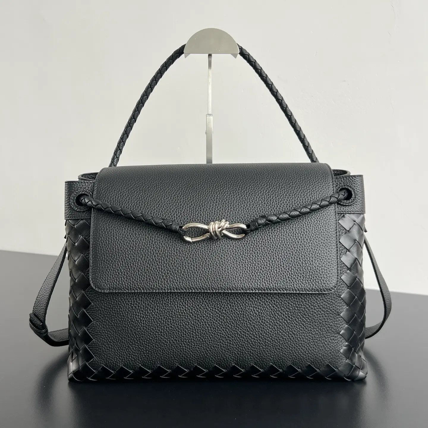 New BV Men's Grained Leather Andiamo – Dimensions: 37 x 26 x 13 cm New BV Men's Grained Leather Andiamo – Dimensions: 37 x 26 x 13 cm