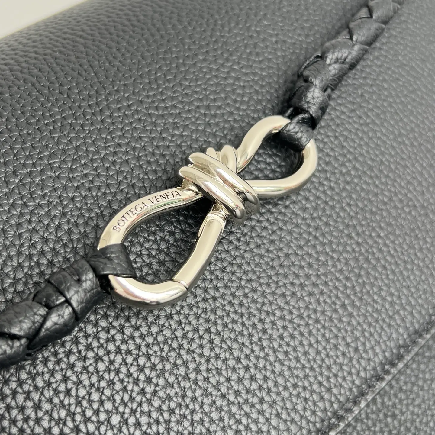 New BV Men's Grained Leather Andiamo – Dimensions: 37 x 26 x 13 cm5
