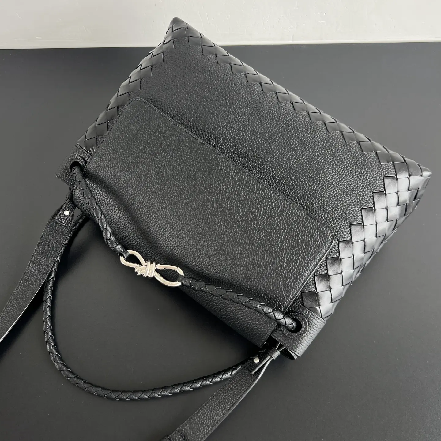 New BV Men's Grained Leather Andiamo – Dimensions: 37 x 26 x 13 cm6