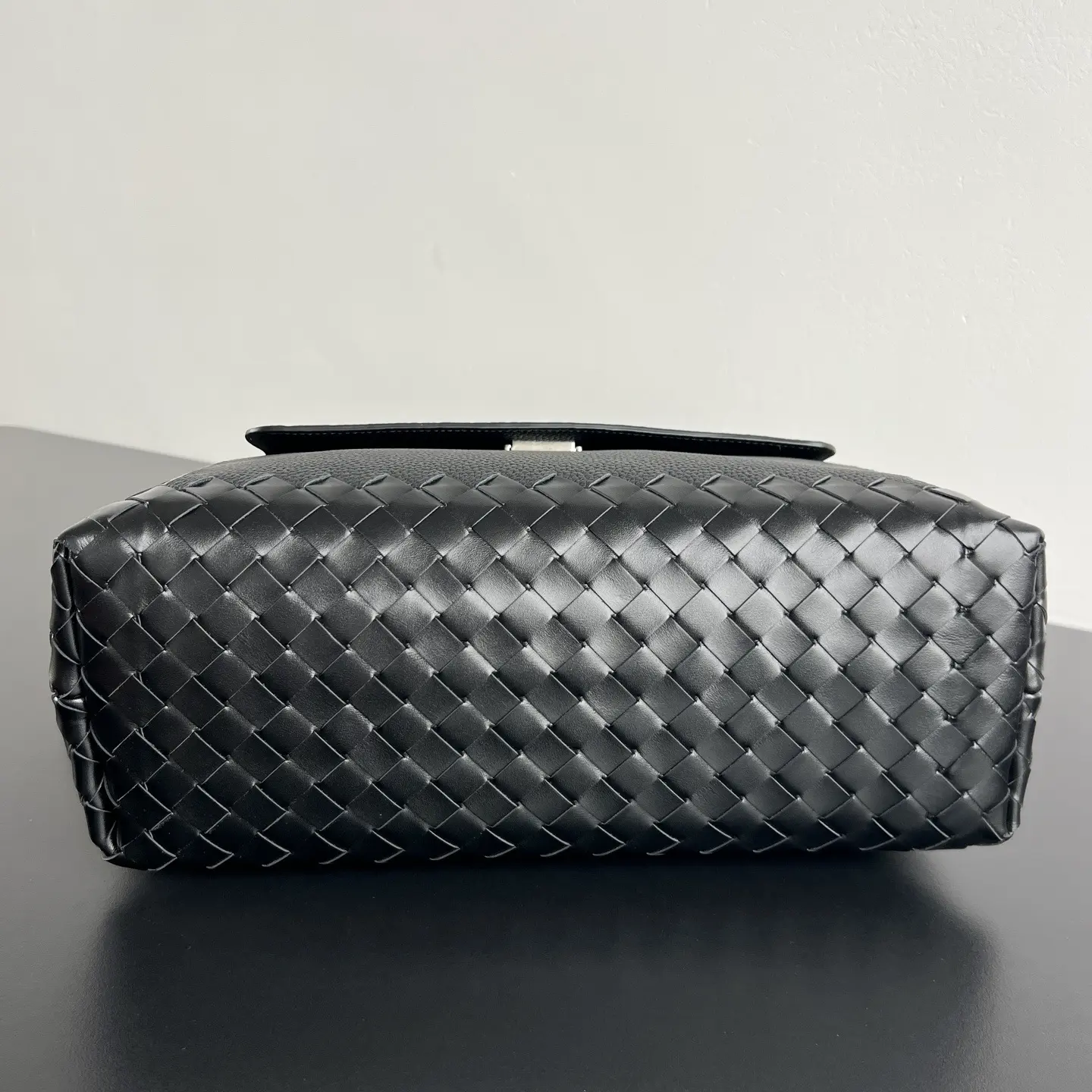 New BV Men's Grained Leather Andiamo – Dimensions: 37 x 26 x 13 cm8