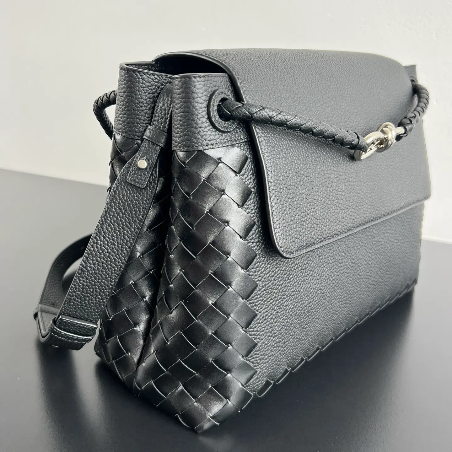 New BV Men's Grained Leather Andiamo – Dimensions: 37 x 26 x 13 cm9