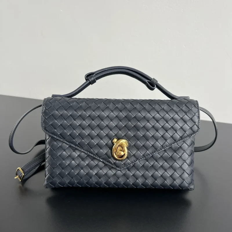 New Bv Knot Lock crossbody bag, dimensions 25x16x5.5 cm