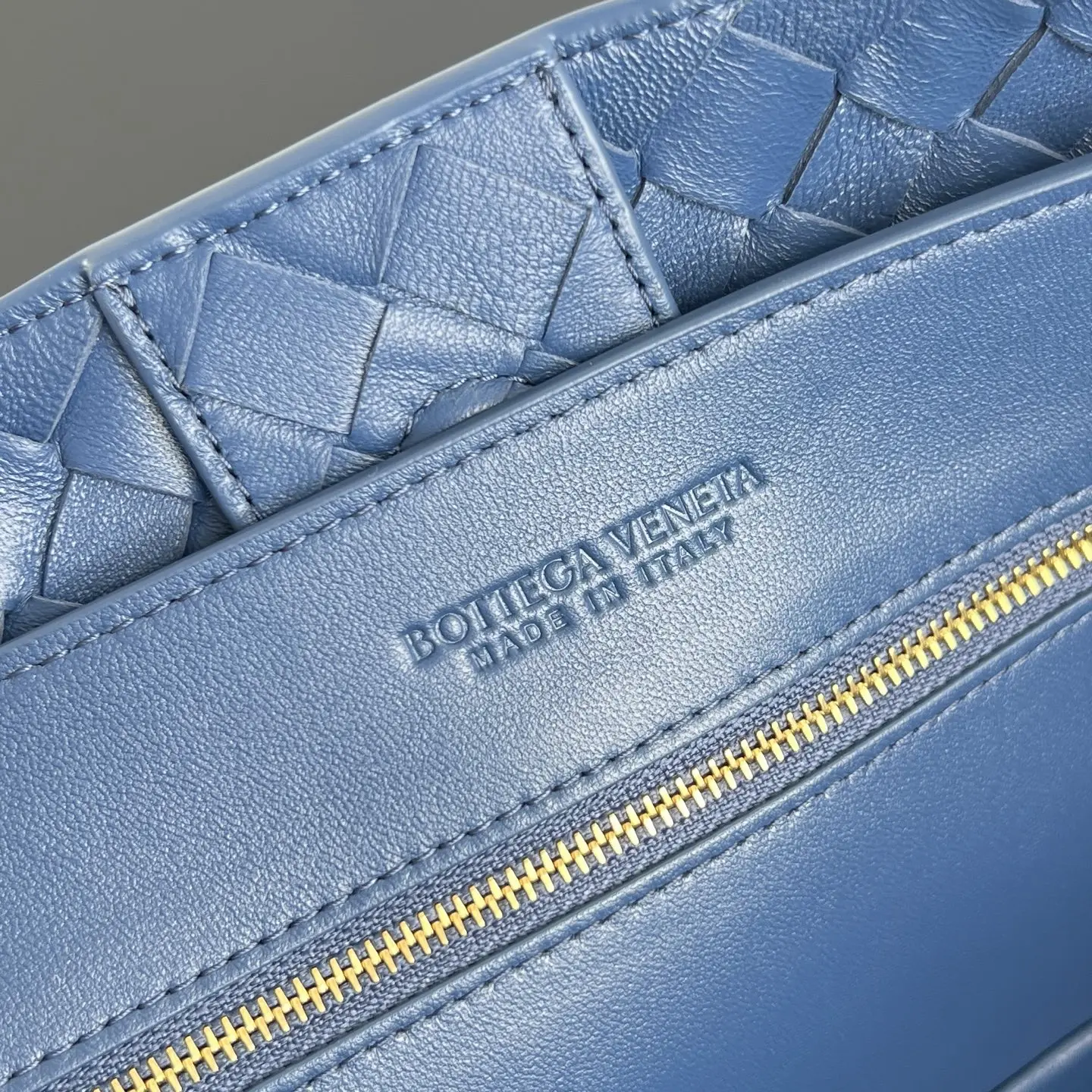 New Spring:Summer Andiamo handbag. Dimensions: 45*22*34 cm8