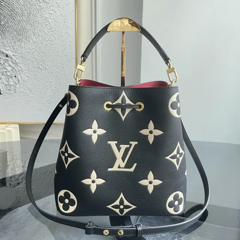 NéoNoé Medium Bucket Bag in Black