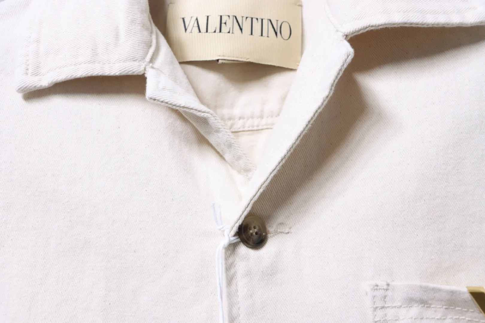 Pocket V Logo Denim Short Sleeve T-Shirt - Button