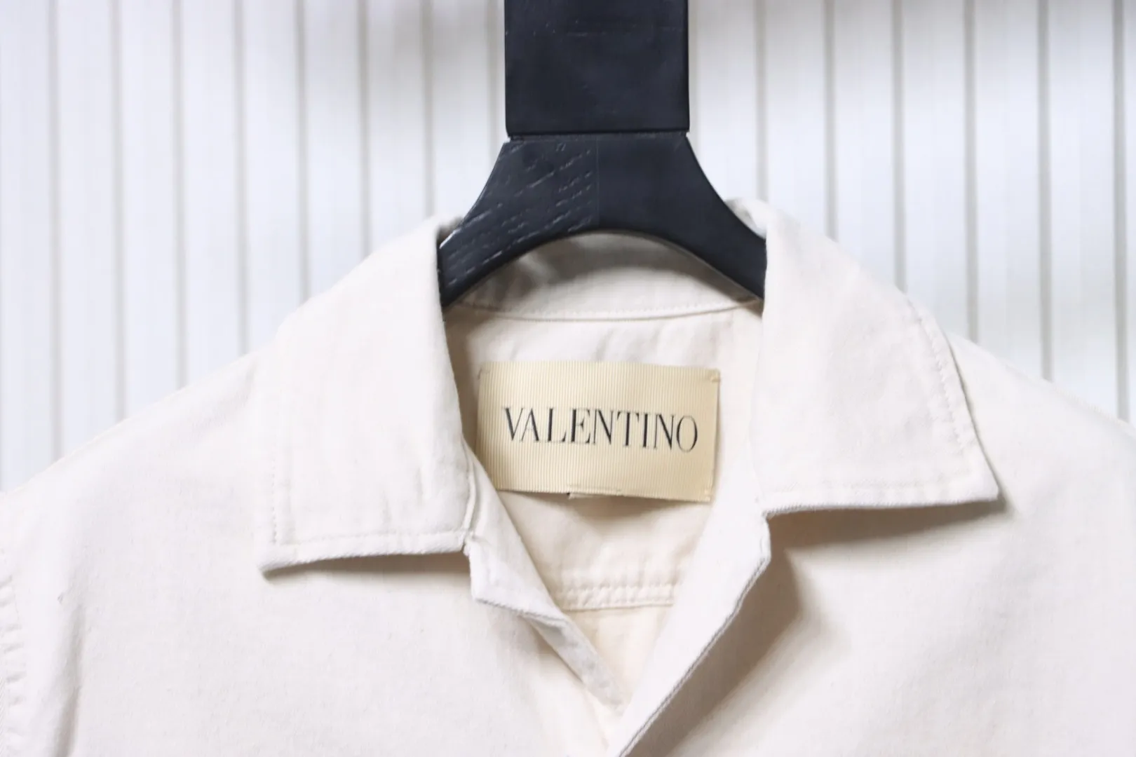 Pocket V Logo Denim Short Sleeve T-Shirt - Collar