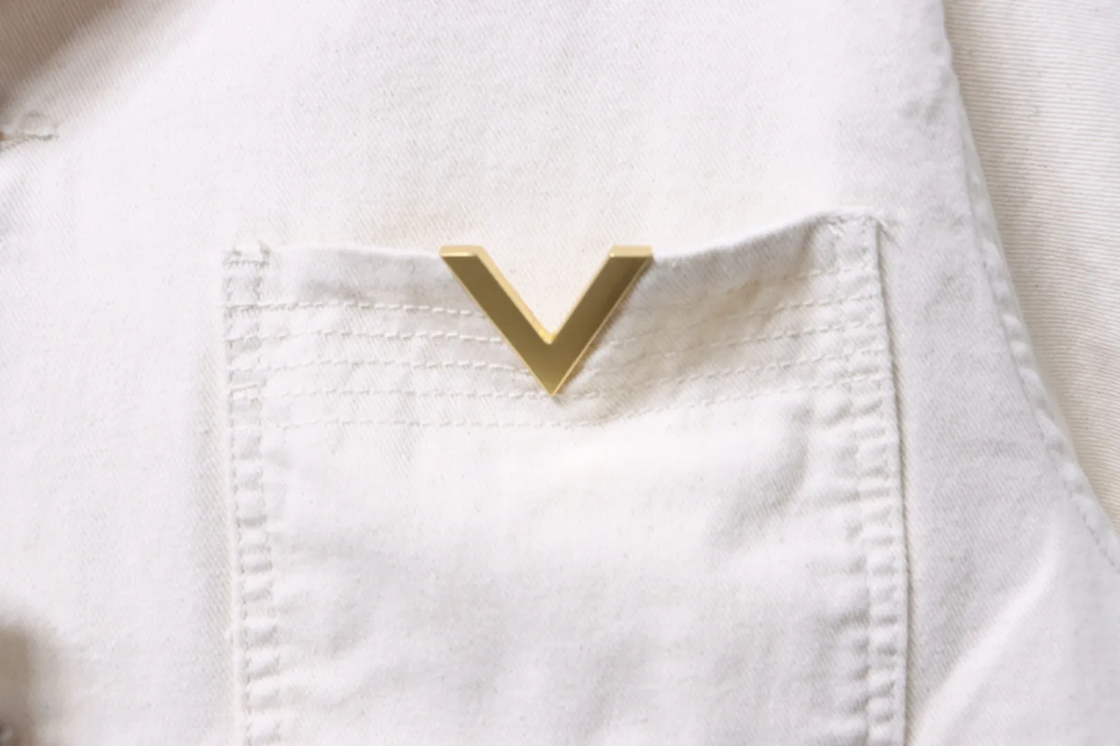 Pocket V Logo Denim Short Sleeve T-Shirt - Pocket