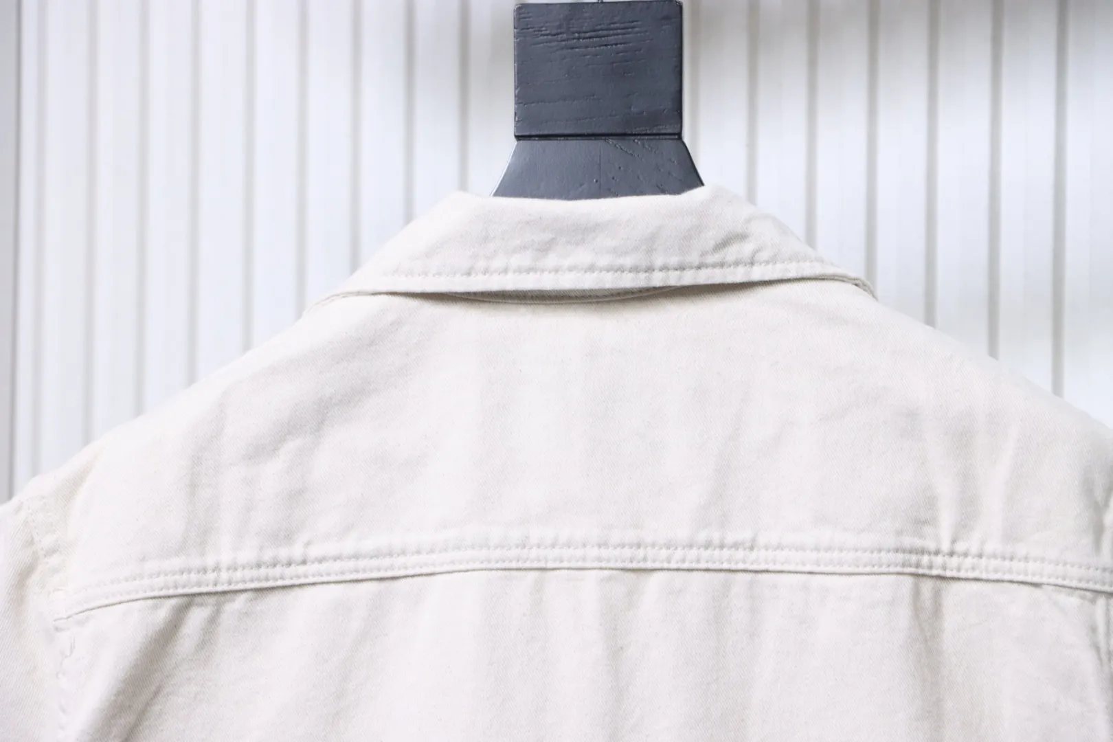 Pocket V Logo Denim Short Sleeve T-Shirt - Rear Collar