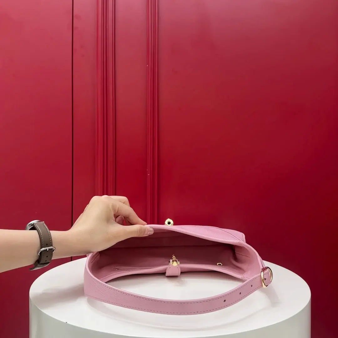 Small shoulder bag dimensions: 28-16-3.5cm1