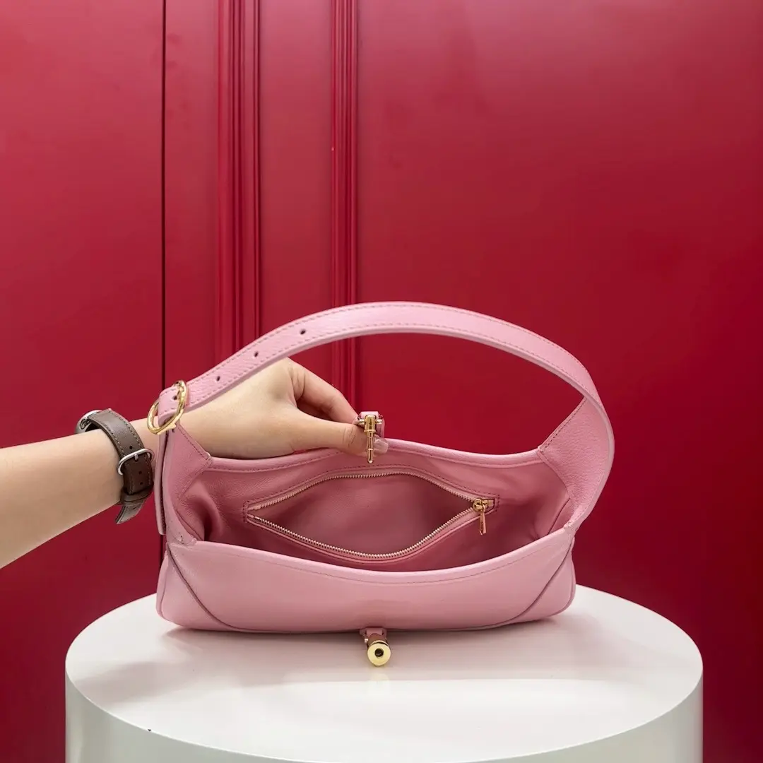 Small shoulder bag dimensions: 28-16-3.5cm5