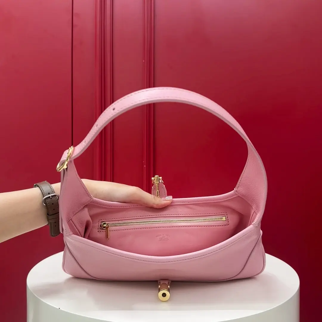 Small shoulder bag dimensions: 28-16-3.5cm8