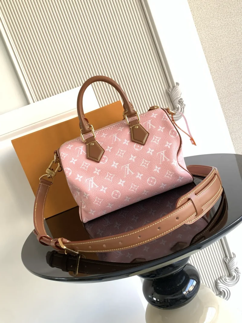 Speedy P9 Bandoulière Pink Dimensions: 25.0 x 15.0 x 15.0 cm (Length x Height x Width)