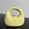 Veneta handbag, yellow. Dimensions: 26x22x5cm3