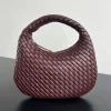 Woven Nappa lambskin burgundy bag. Dimensions: 35x21x5 cm