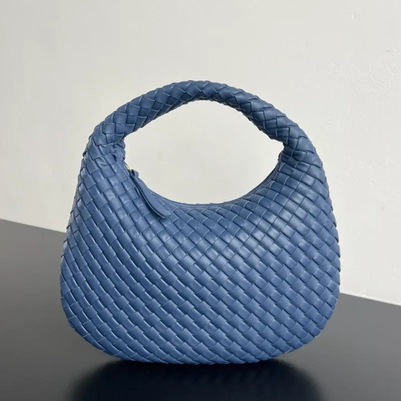 Woven bag, Nappa lambskin, blue. Dimensions: 35x21x5 cm
