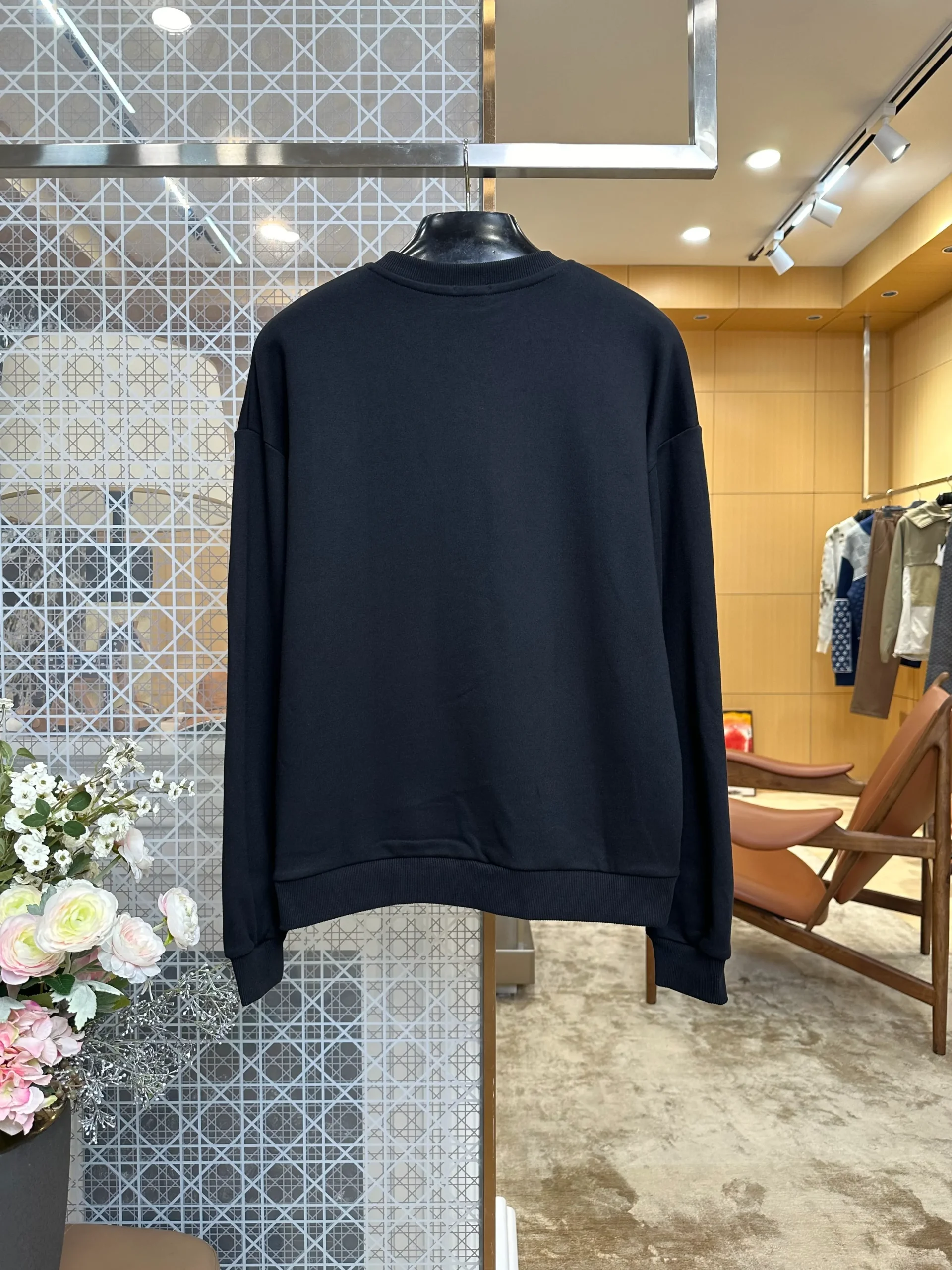 Arc de Triomphe Embroidered Crew Neck Sweatshirt - Rear View Black