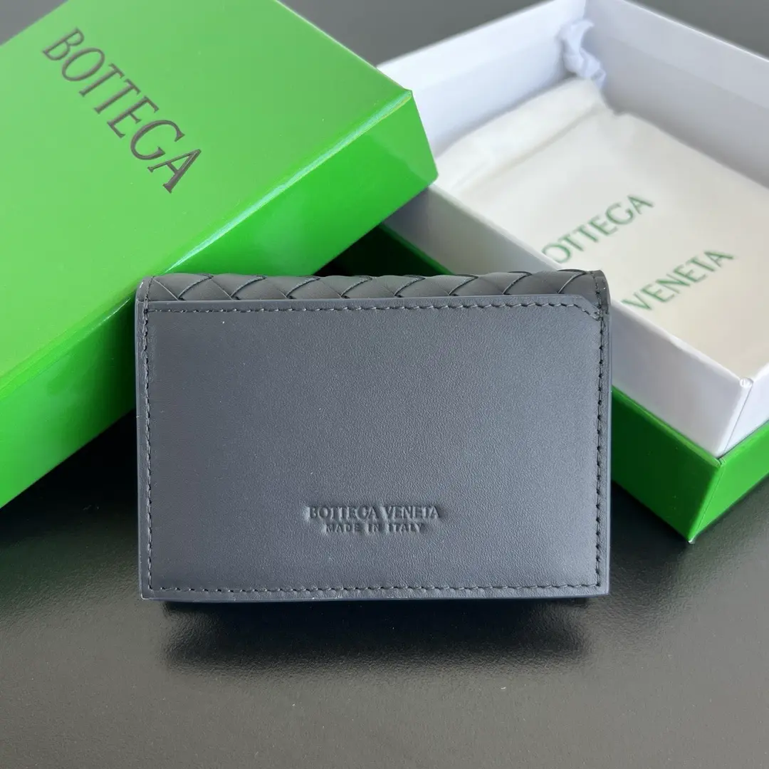 BV new-season card holder or short wallet, dark blue. Dimensions: 11 x 7.5 x 2.5.3