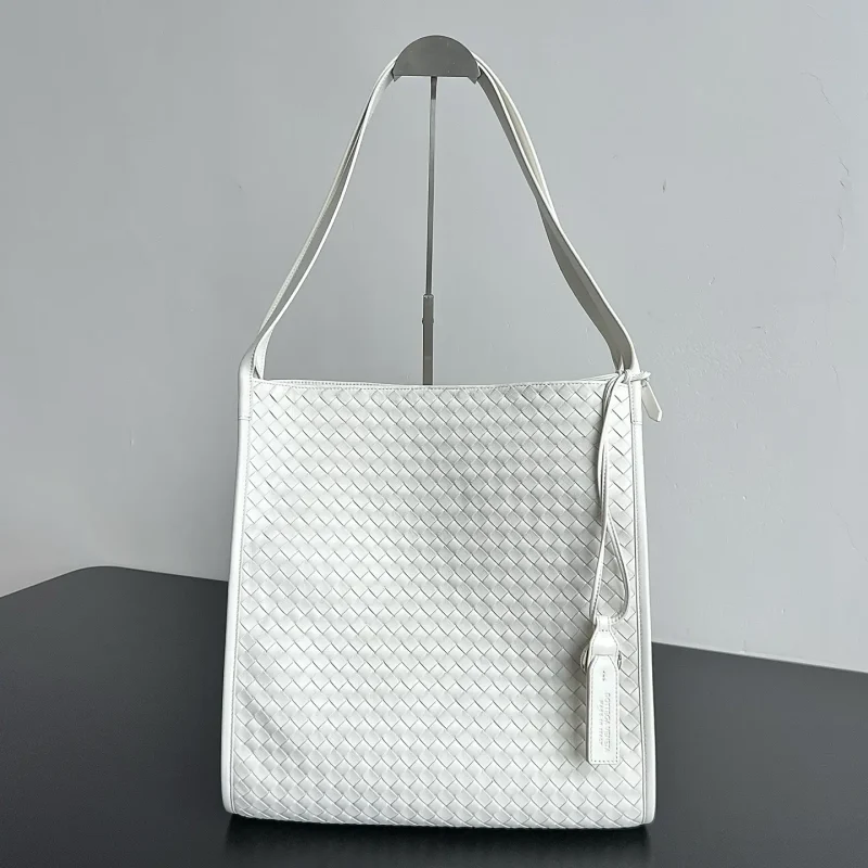 Bottega Veneta Corriere tote bag, dimensions: 34.5*36*21cm