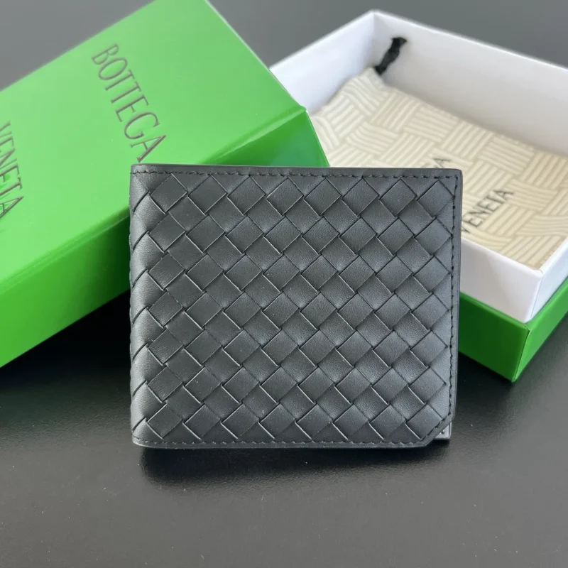 Bottega Veneta new business card holder, black, size 9.5*11*0.5cm