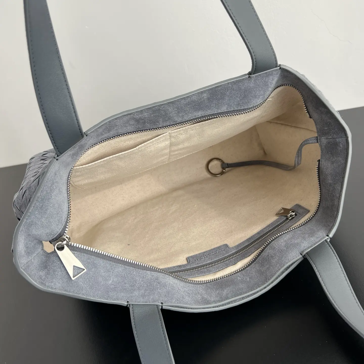 Bottega Veneta's new suede woven tote bag. Dimensions: Height 31cm * Width 43cm * Depth 15.5cm1