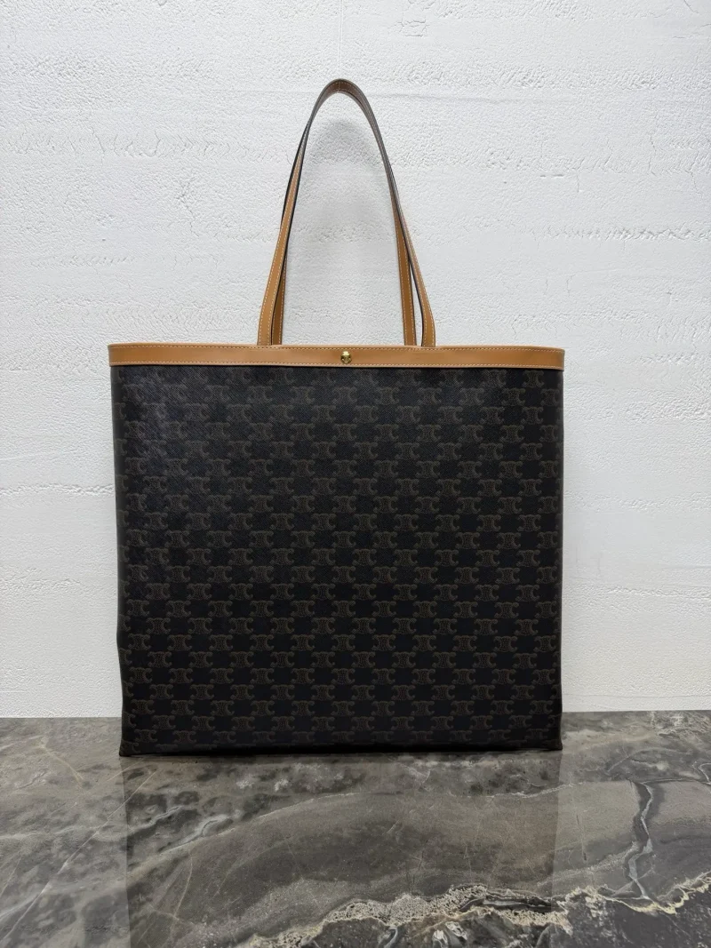 FLAT SHOPPER Large Logo Print Handbag. Dimensions: (0.5 x 42 x 45.5 cm)