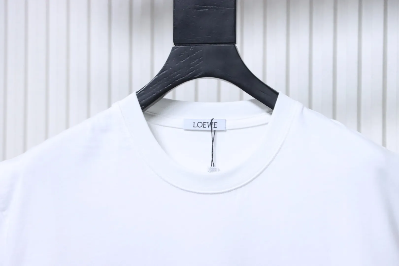 Geometric Iridescent Sequin Embroidered Crew Neck T-Shirt - Collar