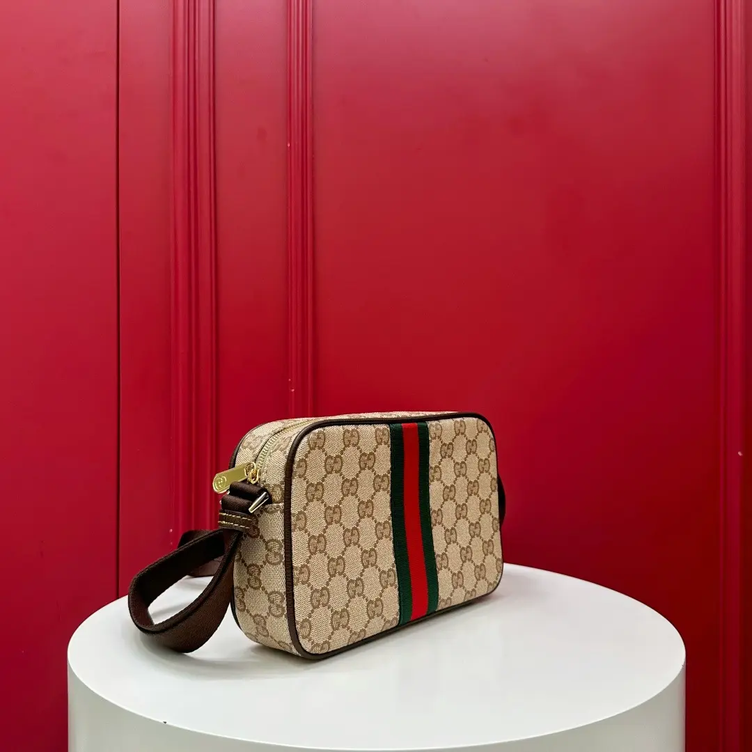 Kia mini handbag with woven ribbon, brown monogram. Dimensions: 21.5 x 14 x 5 cm2