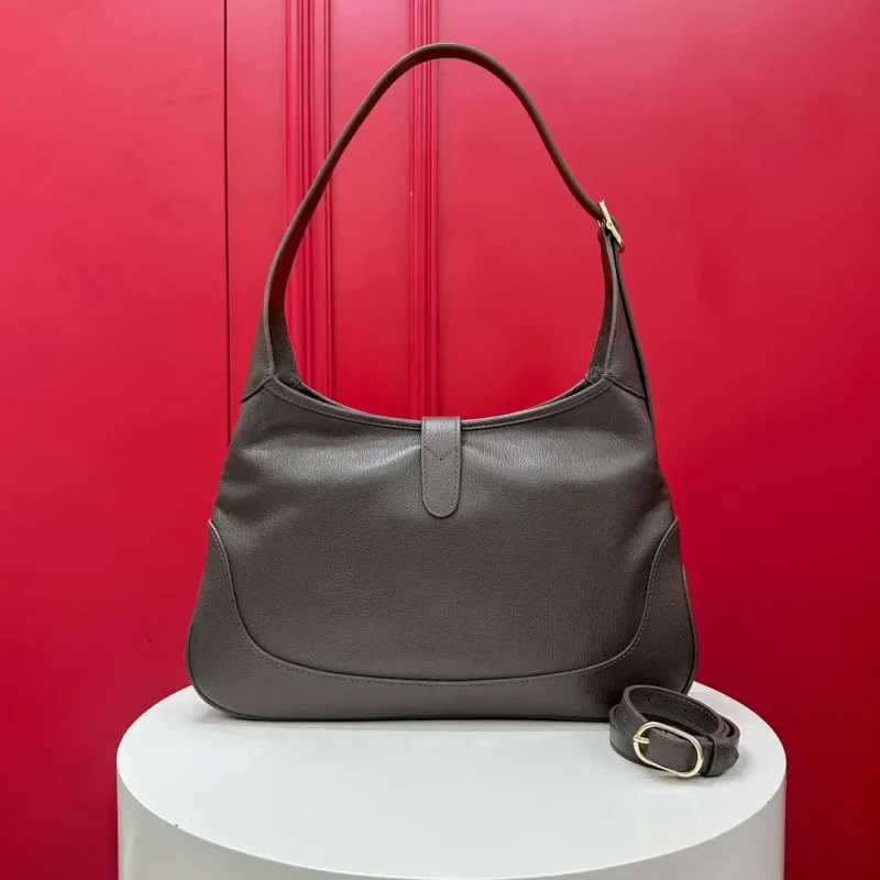 L'Oréal 1961 Series Medium Shoulder Bag. Dimensions: 31.5-22-4.5cm