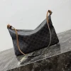 Logo-printed double-layered carrying handle. Dimensions (36.5 x 24 x 10 cm)