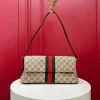 Madison series medium shoulder bag. Dimensions: 31-13-11.5cm