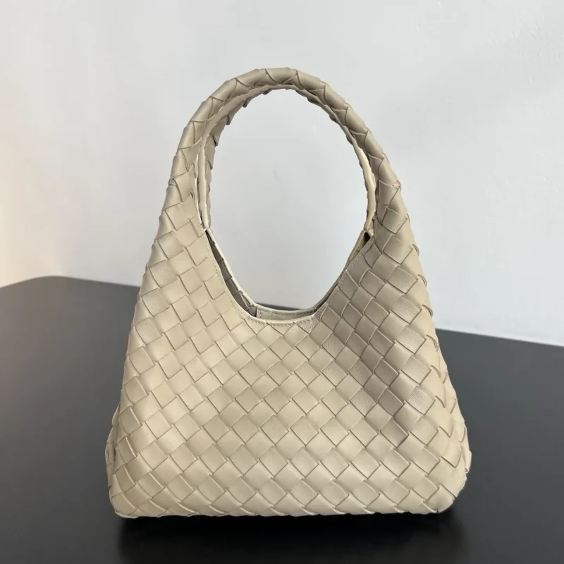 New BV Campana handbag. Dimensions: 28x16x15 cm