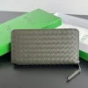 New BV wallet in fine weave, military green. Dimensions: 19x10x2