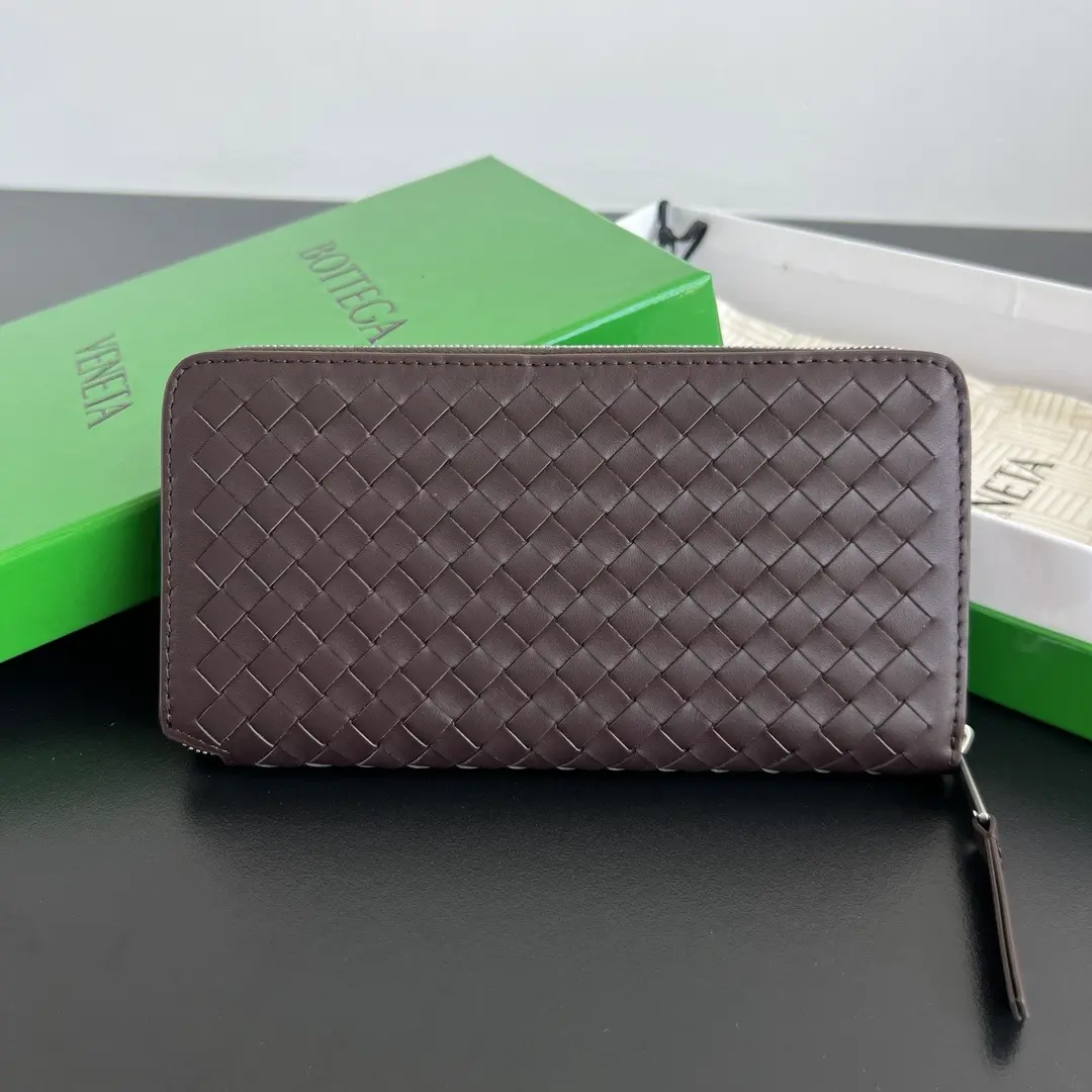 New BV wallet in fine weave, reddish-brown. Dimensions: 19 x 10 x 26 New BV wallet in fine weave, reddish-brown. Dimensions: 19 x 10 x 26