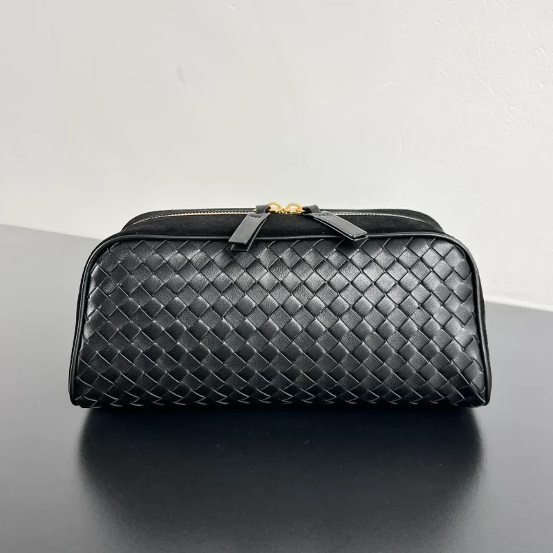 New BV woven toiletry bag, black