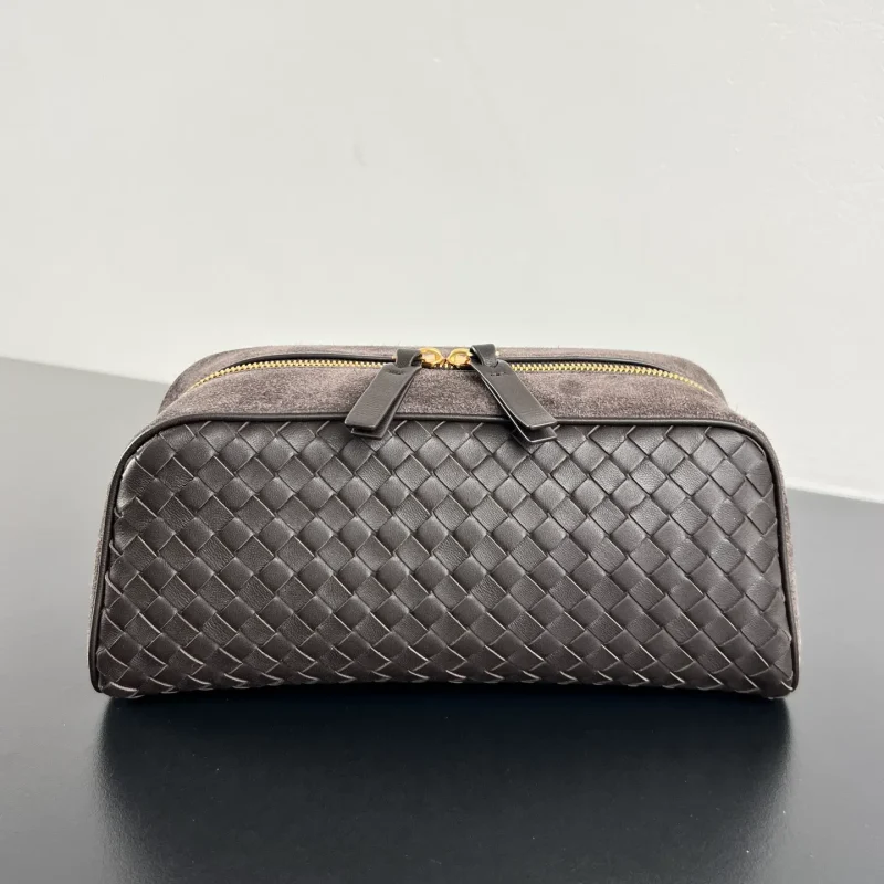 New BV woven toiletry bag, brown