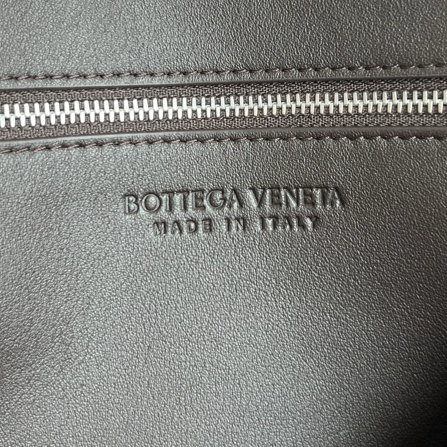 New Bottega Veneta Diago crossbody bag. Dimensions: 32 x 21.5 x 5 cm1