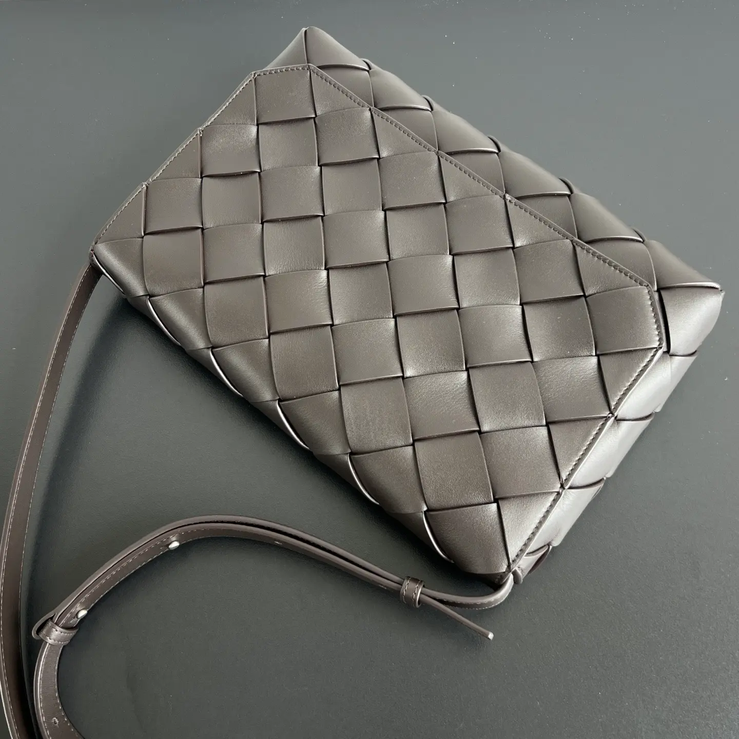 New Bottega Veneta Diago crossbody bag. Dimensions: 32 x 21.5 x 5 cm2