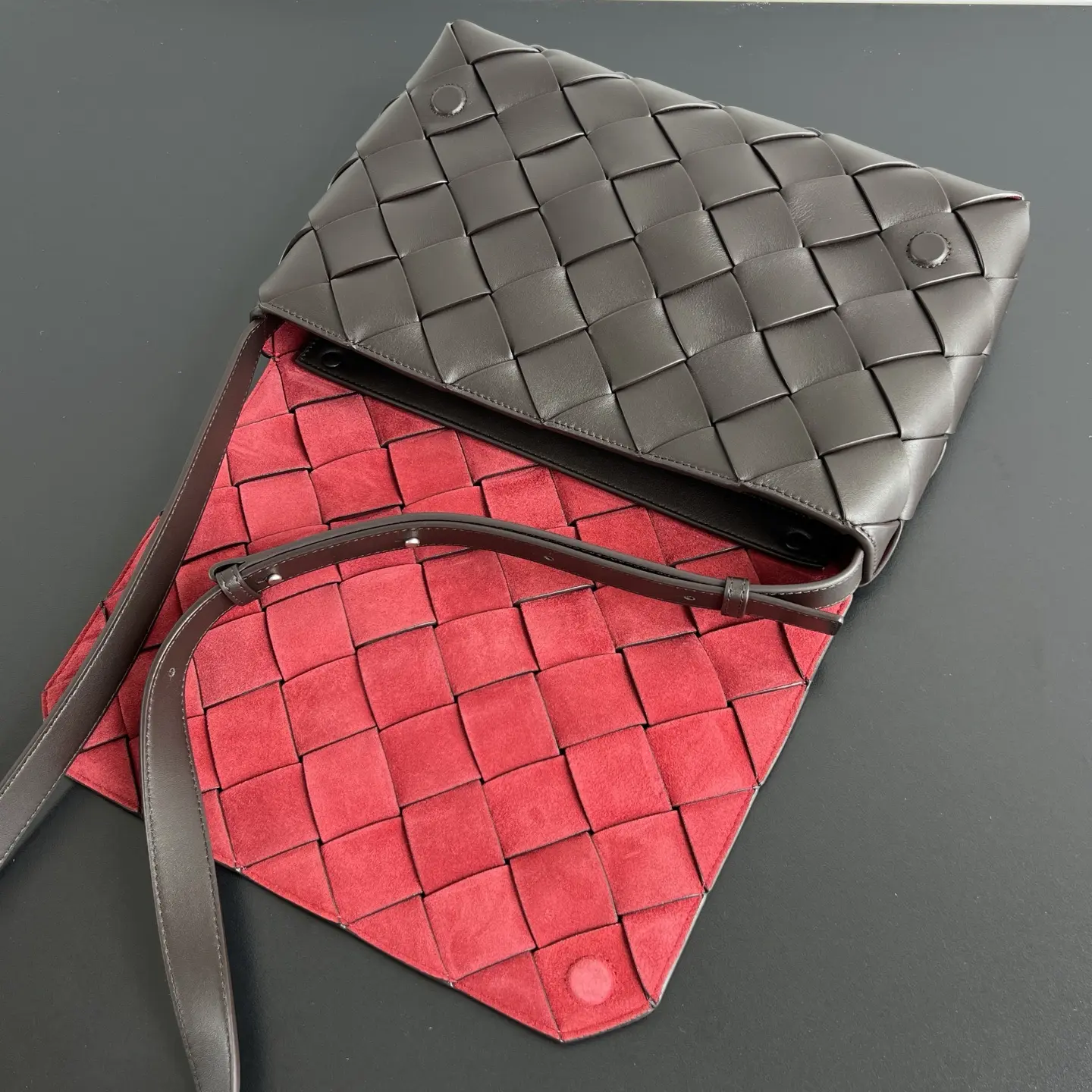 New Bottega Veneta Diago crossbody bag. Dimensions: 32 x 21.5 x 5 cm3