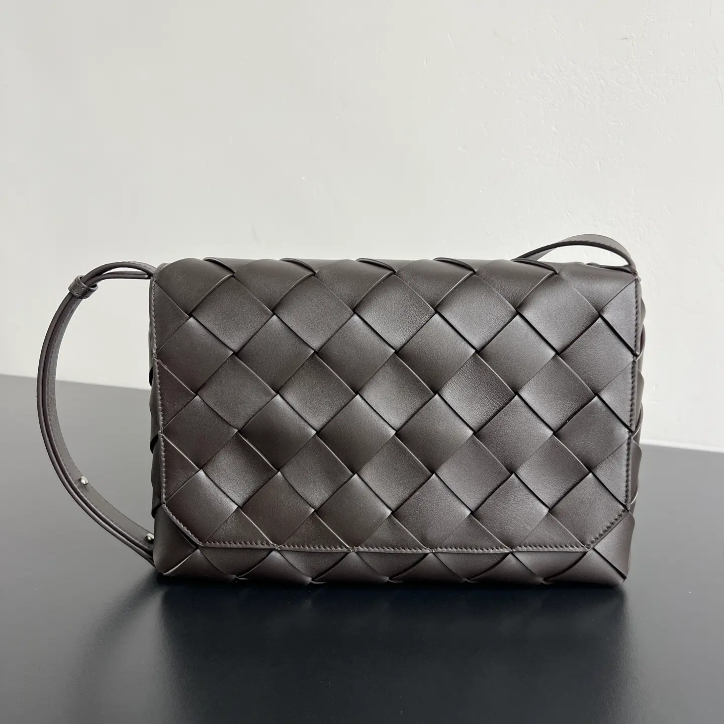 New Bottega Veneta Diago crossbody bag. Dimensions: 32 x 21.5 x 5 cm4 New Bottega Veneta Diago crossbody bag. Dimensions: 32 x 21.5 x 5 cm4