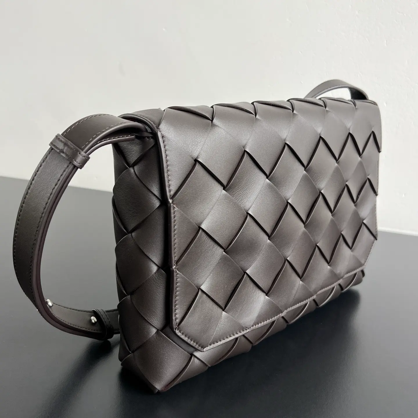 New Bottega Veneta Diago crossbody bag. Dimensions: 32 x 21.5 x 5 cm8