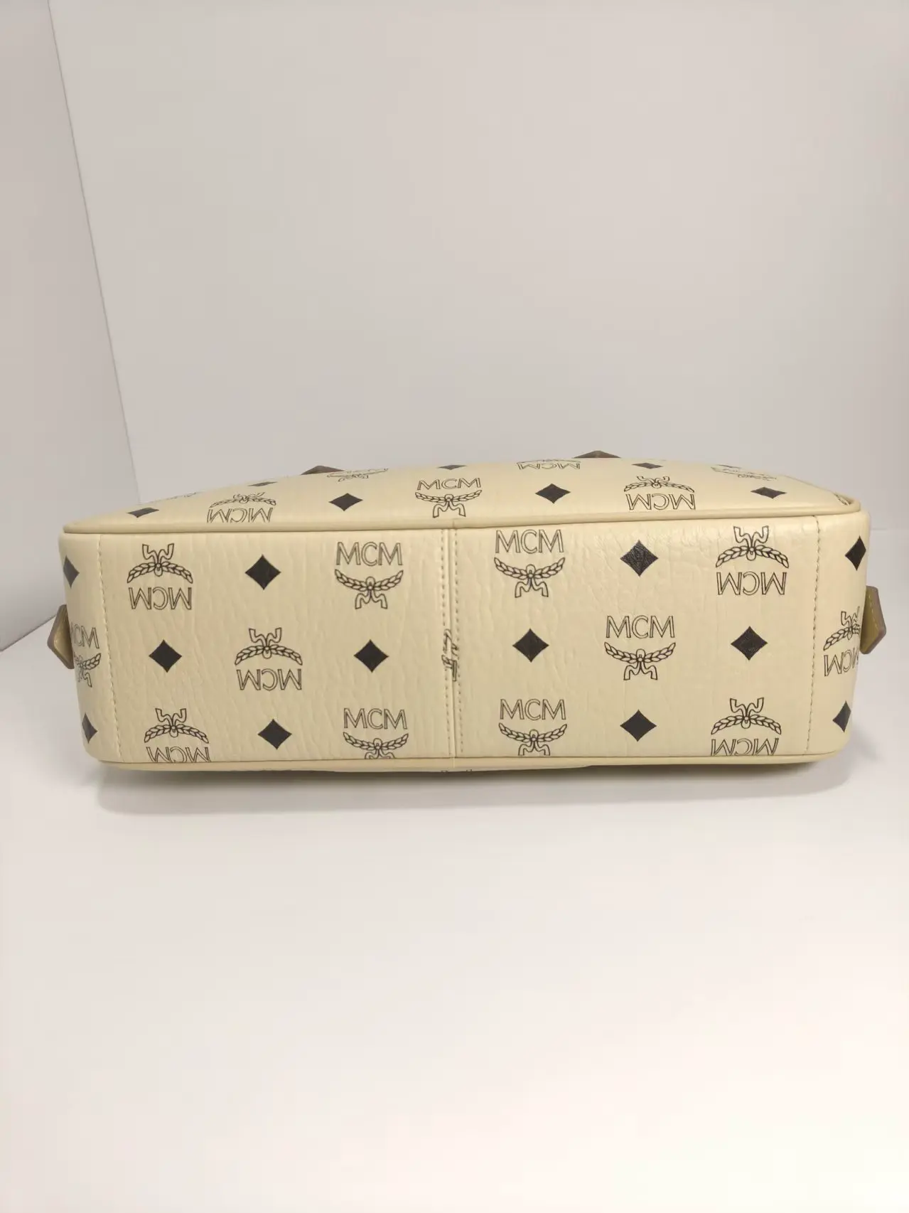 Off-white small sausage bag dimensions: 27*12cm3