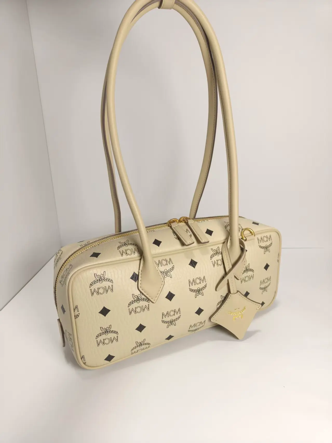 Off-white small sausage bag dimensions: 27*12cm4