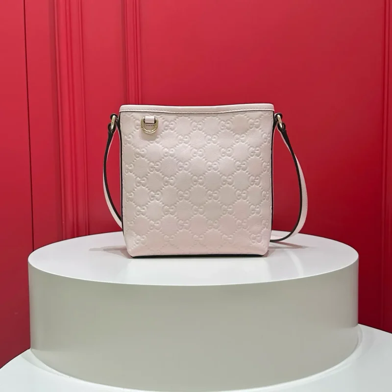 Slim bucket bag, pink. Size: 14.5-18-8cm