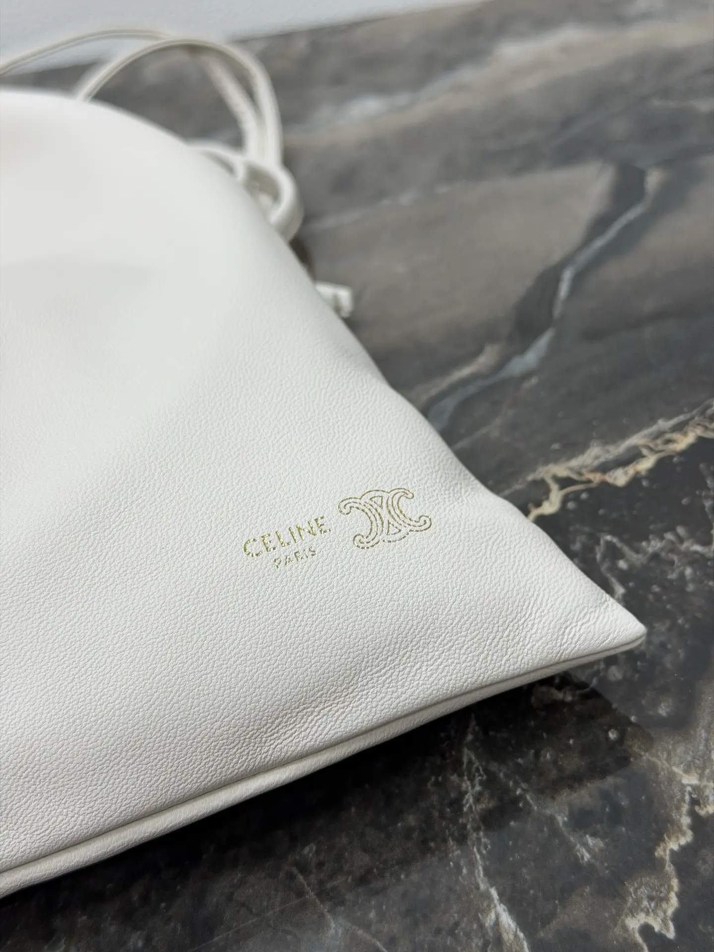 Small Crystal Pouch Handbag, Off-white. Dimensions: 29 x 32 x 0.5 cm2