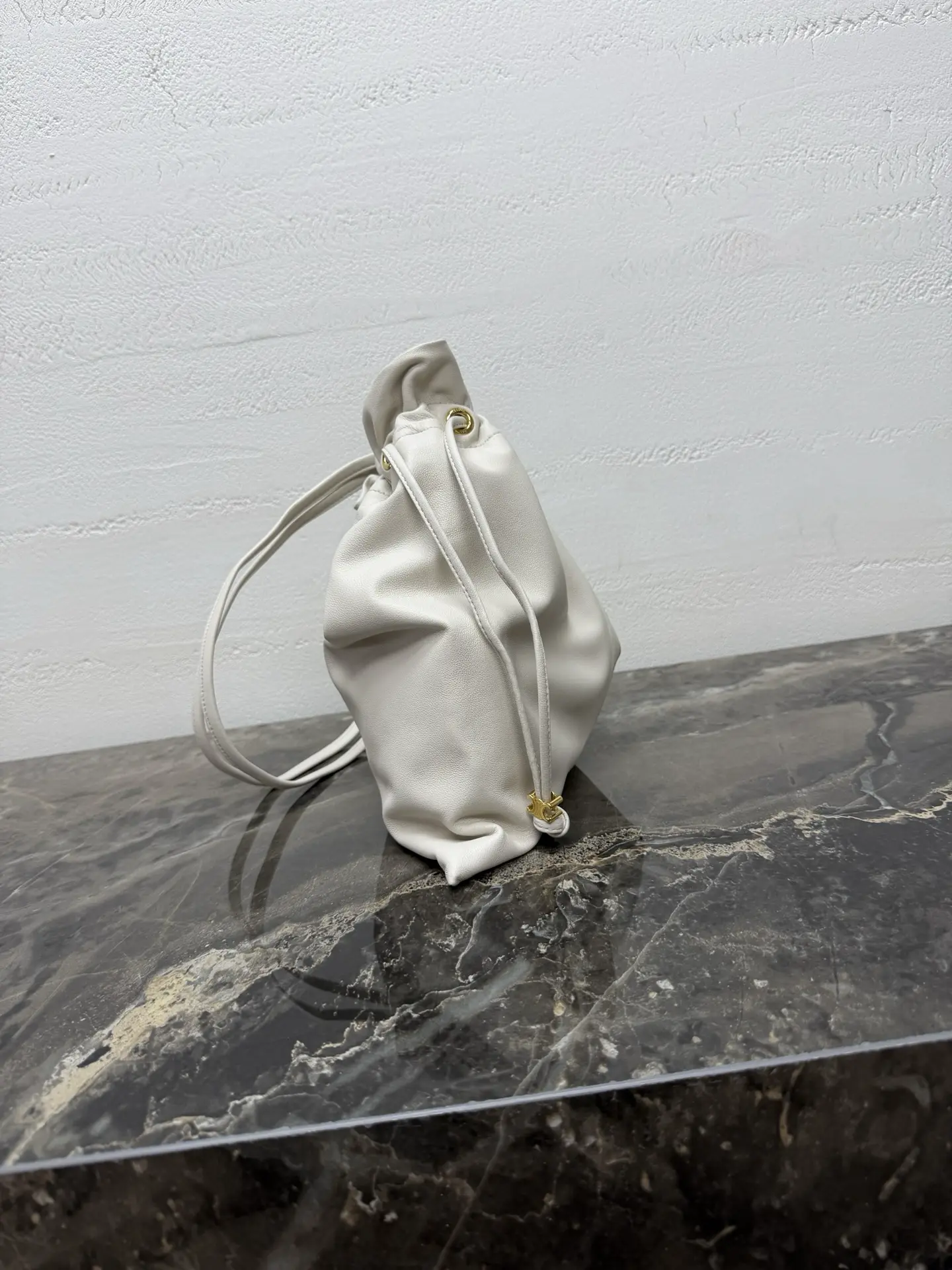 Small Crystal Pouch Handbag, Off-white. Dimensions: 29 x 32 x 0.5 cm3
